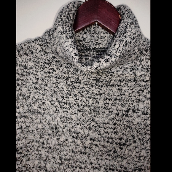 Black & white knit Turtleneck sweater - Picture 10 of 10